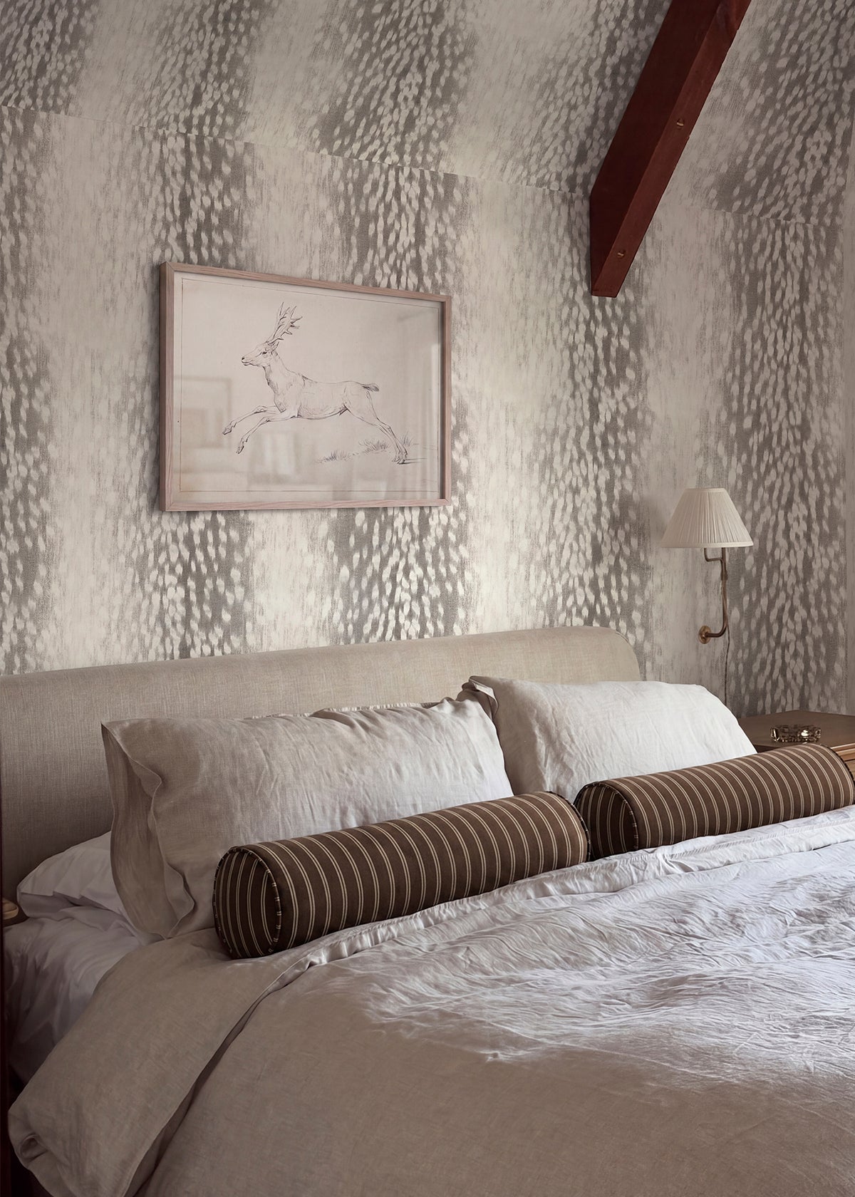 Papel Mural Animal Bambi Gris Invierno